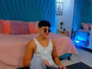 chris_de_la_fonde from Flirt4Free is Freechat