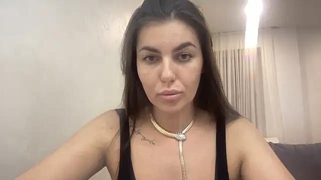 AngelinaMeov from StripChat is Freechat