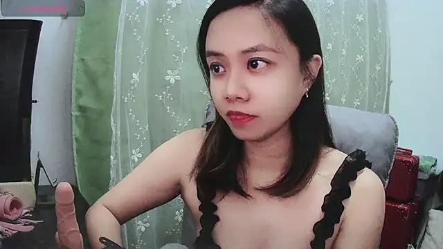 Candy_bee520 from StripChat is Freechat