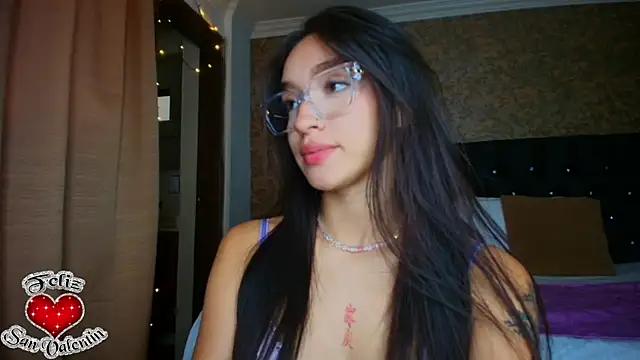 carolinne_wills from StripChat is Freechat