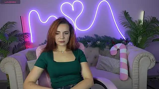 EmmyLyly from StripChat is Freechat