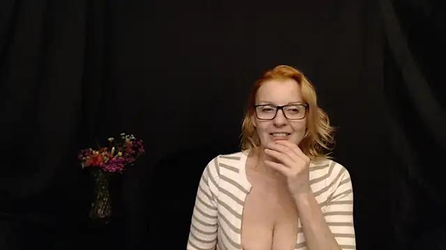 KatieCannes from StripChat is Freechat