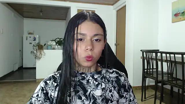 Lunaa__cute from StripChat is Freechat