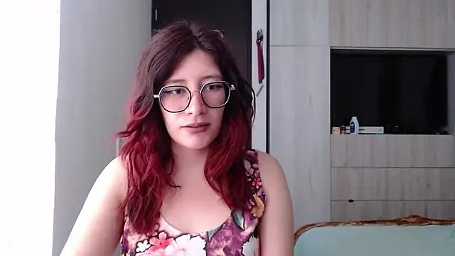 mariana124- from StripChat is Freechat