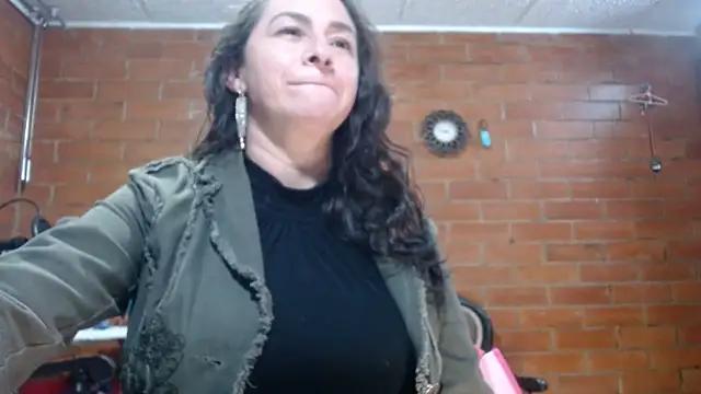 mariposa_hot from StripChat is Freechat