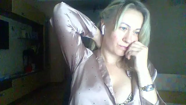 Mary888x from StripChat is Freechat