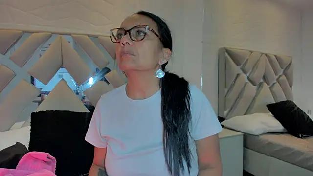 raquell_moore from StripChat is Freechat