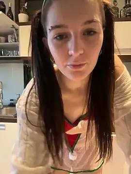 Suzie_Sparklez from StripChat is Freechat