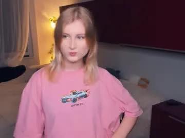 shantiyagin — GOAL: Look in camera [25 tokens remaining] Welcome to my room! #cute #blonde #18 #shy #new