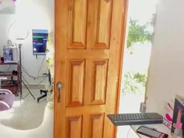 sofia_gold_ — cum goal #bigcock #tits #latina #ass #trans #sex [1604 tokens remaining]