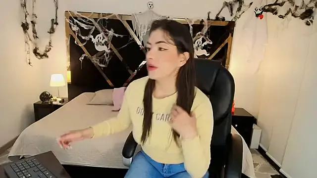 Amelie_saenz — lubricate my pussy with saliva