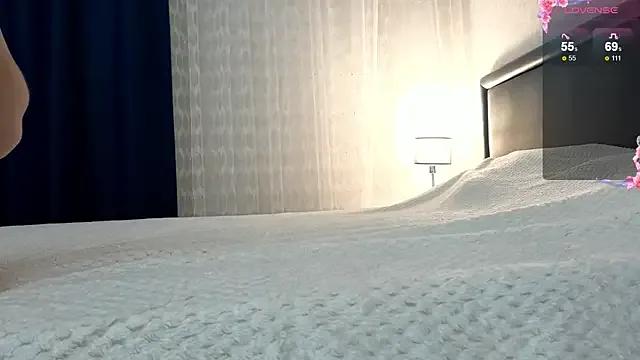 Brilliant-Kiss — naked tits