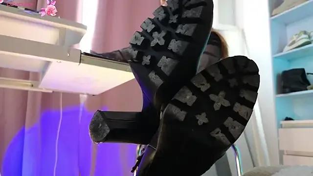 CruelSiren — Trampling dildo with boots