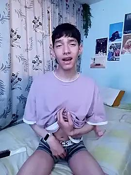 heyy_noah11 on StripChat 