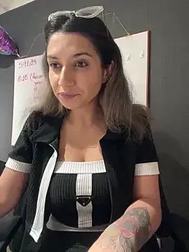 Isabella_Varella — Remove bra at the office