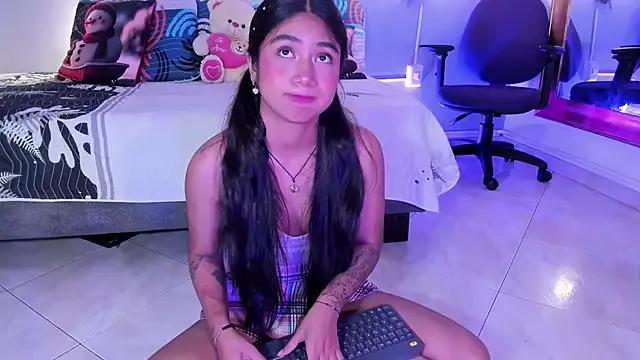 KimTayloor1 — Plug anale playing ass