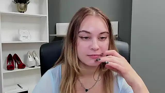 kitty_valeria — Tell me what do you desire <3