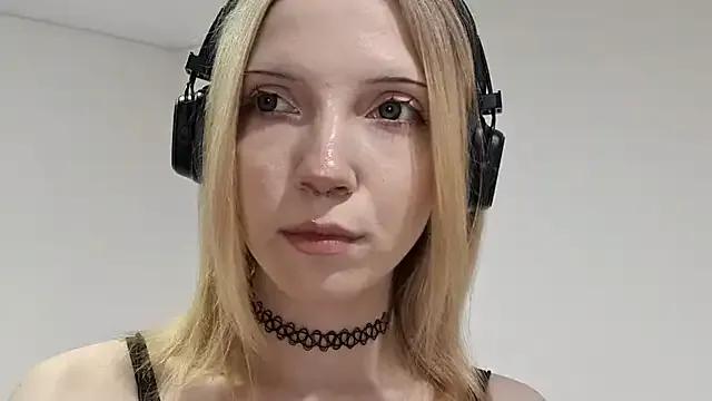 MarcieAragaki — blow a kiss for you