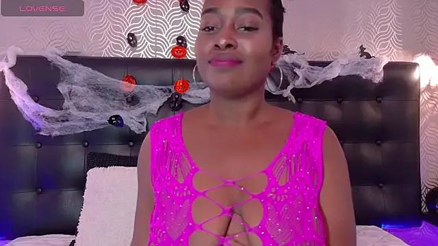 NaiaraMasson_ on StripChat 