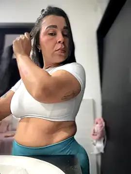 Natural_BIGASS_Nina — ride torso naked + oil anal plug