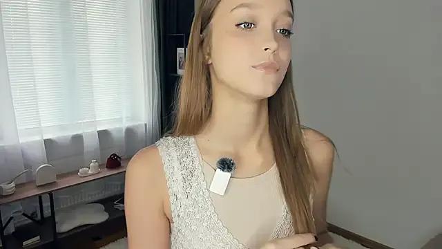 SerrenaAa on StripChat 