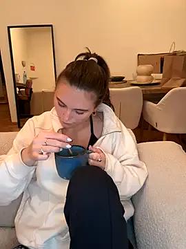 SophiiaStarr —  Shake and Smack my Butt 