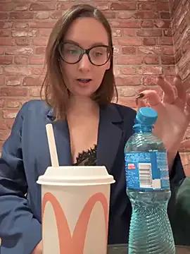 The_Snowwhitee — Squirt in McDonald  Last Tip Video